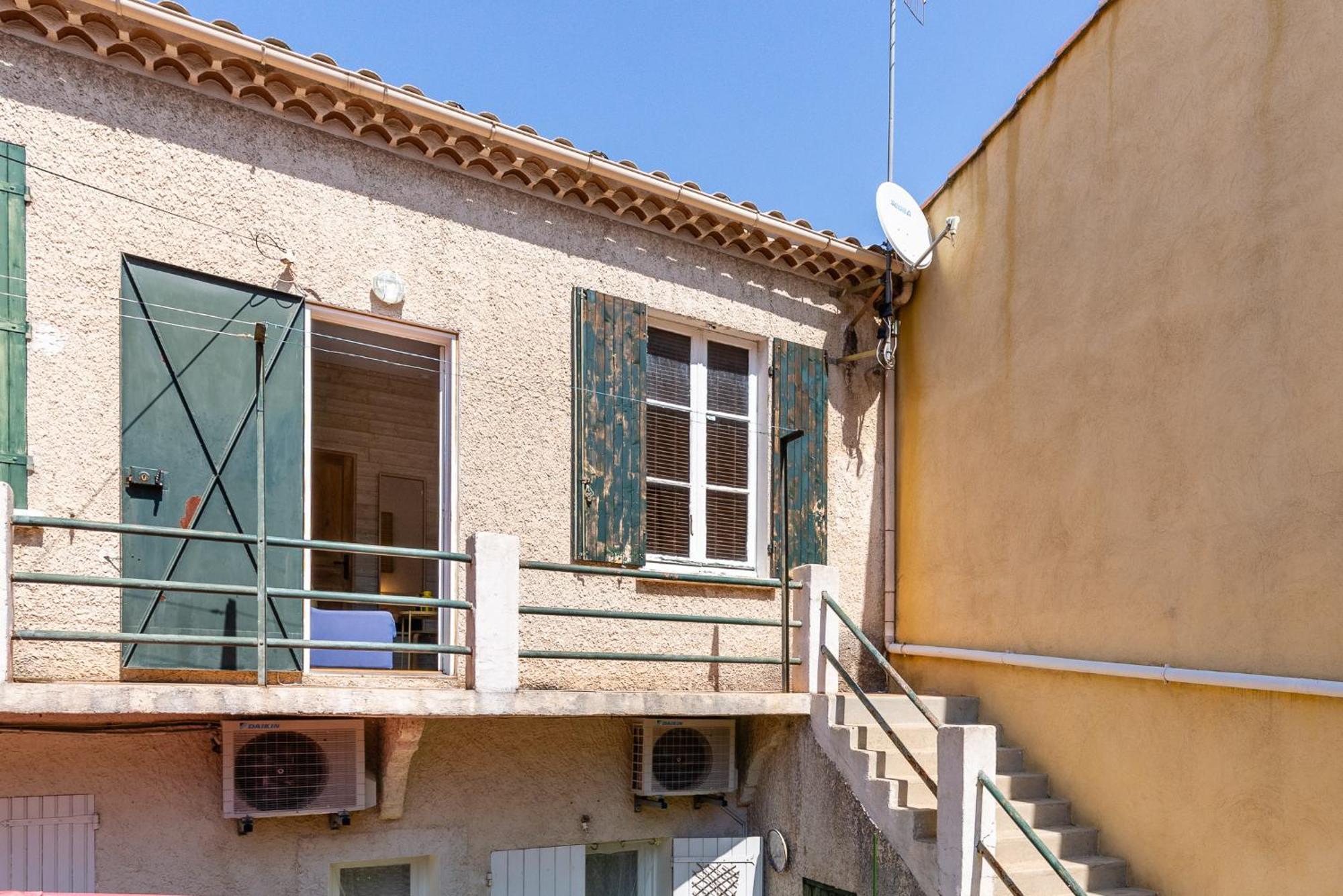 SOLEIL EN VILLE - Coeur de ville au calme plein Sud à 300 m du Port Vieux La Ciotat Chambre photo